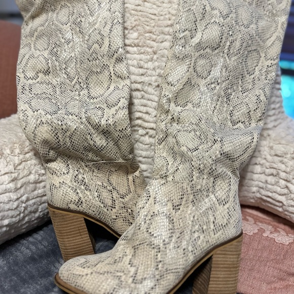 Snakeskin Pattern Knee-High Boots - Picture 1 of 4
